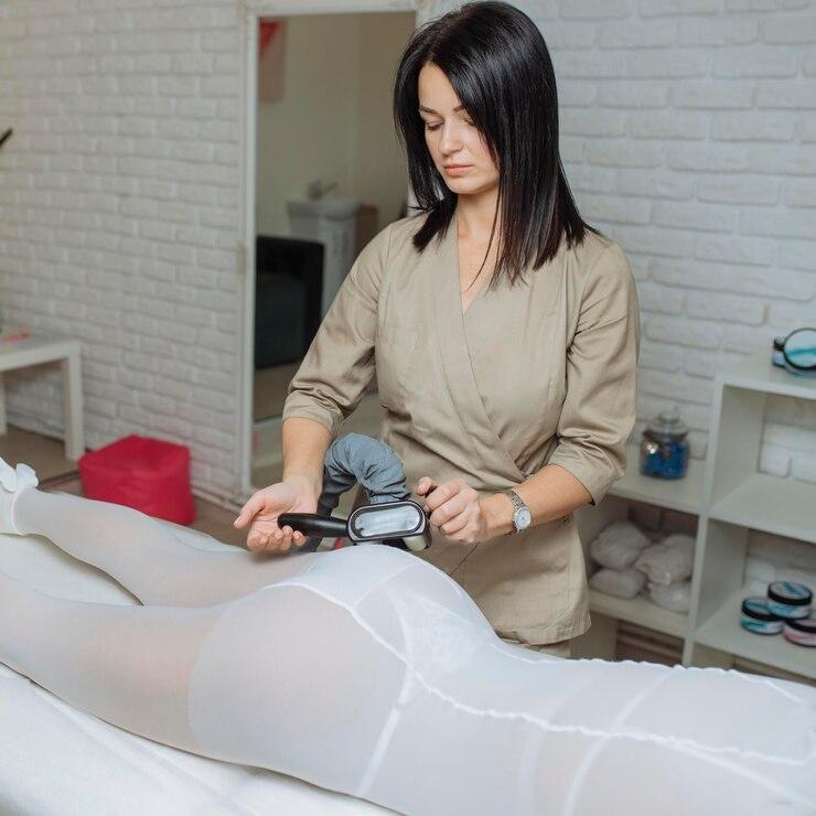 Non-surgical fat reduction treatment using advanced body sculpting technology at EA Wellness MedSpa in Chantilly, VA.